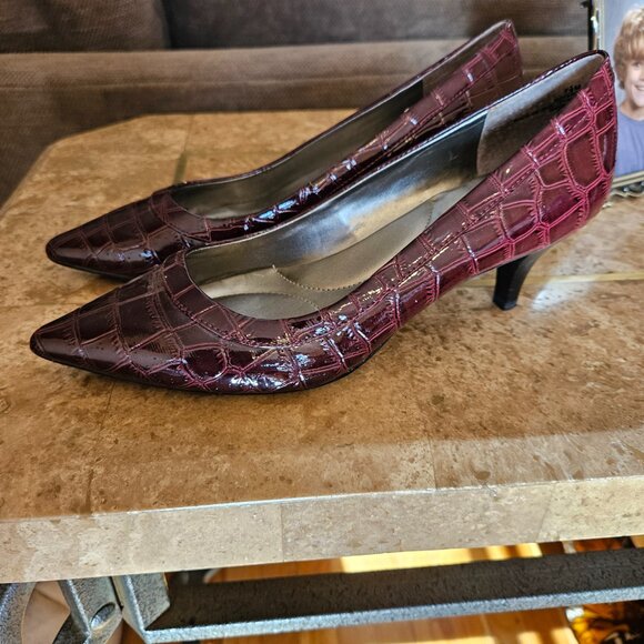 BANDOLINO SHOES, WINE COLOR, SIZE 7.5 - Picture 6 of 8